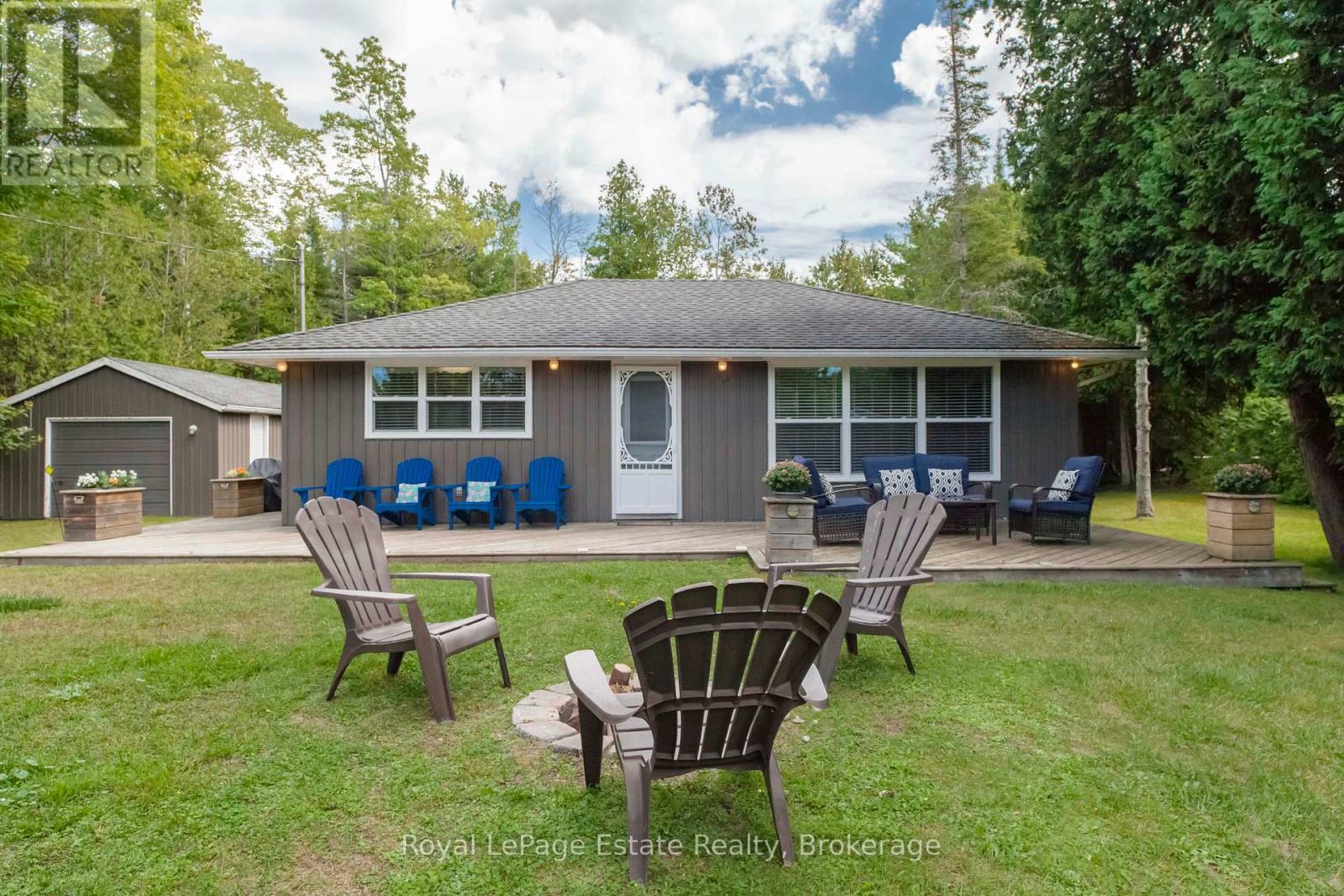 407 Huron Avenue, South Bruce Peninsula, Ontario  N0H 2G0 - Photo 6 - X12595930