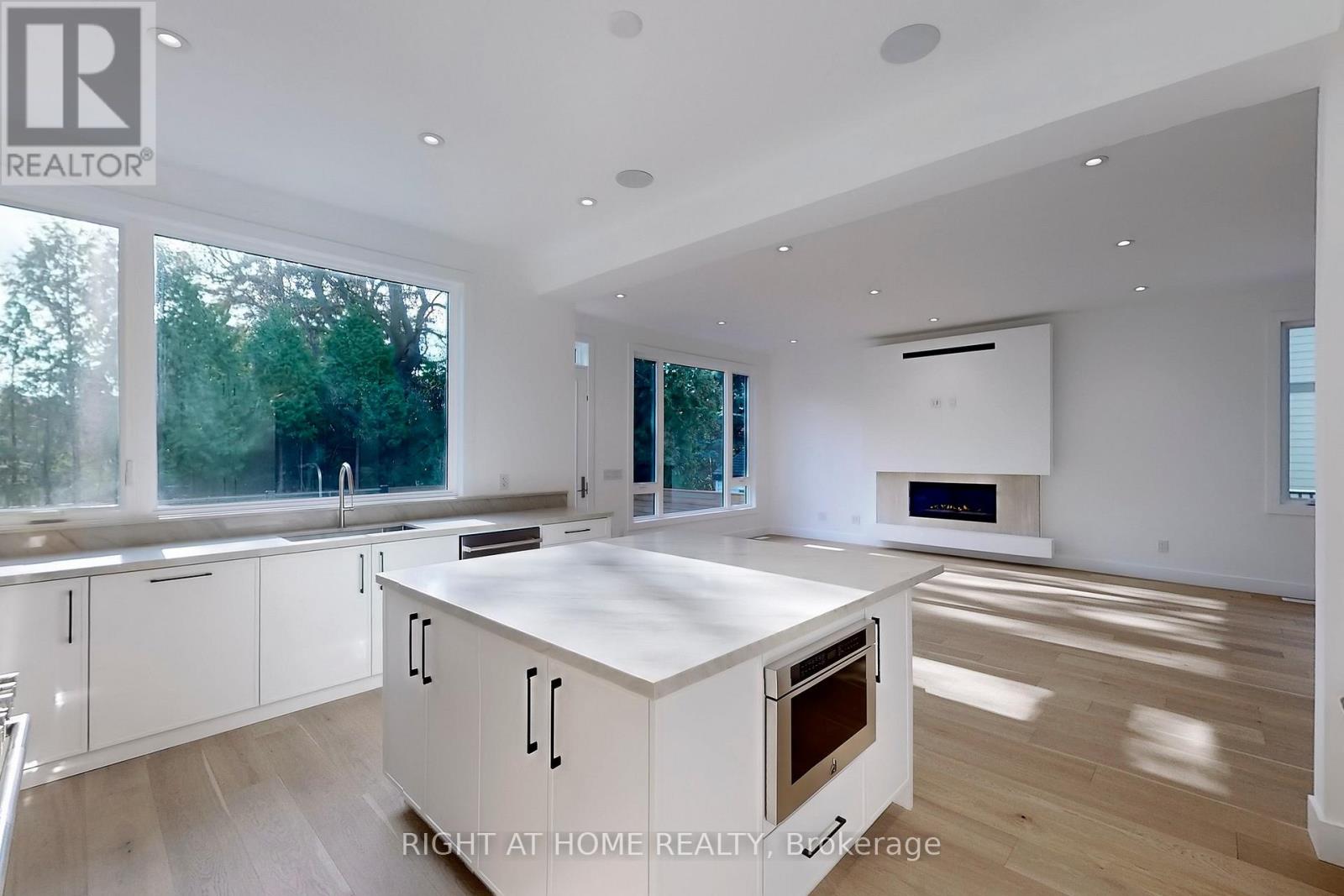 19 Putney Road, Toronto, Ontario  M8W 2K6 - Photo 13 - W12589278