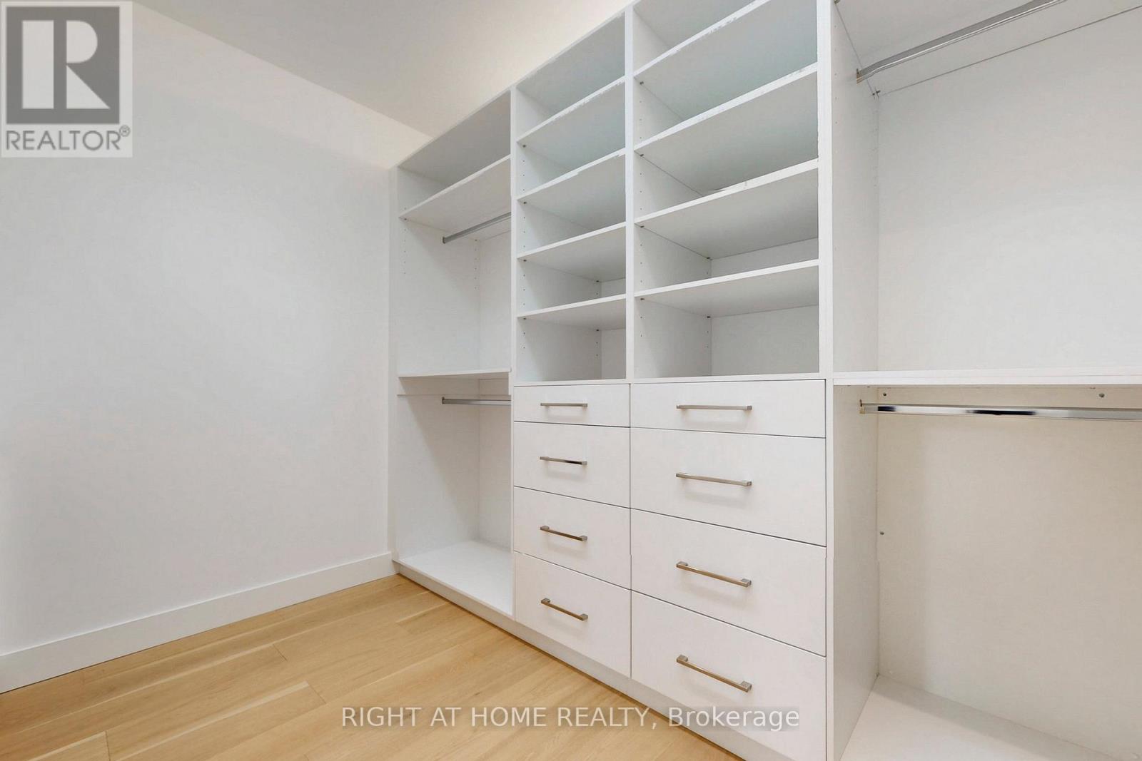 19 Putney Road, Toronto, Ontario  M8W 2K6 - Photo 23 - W12589278