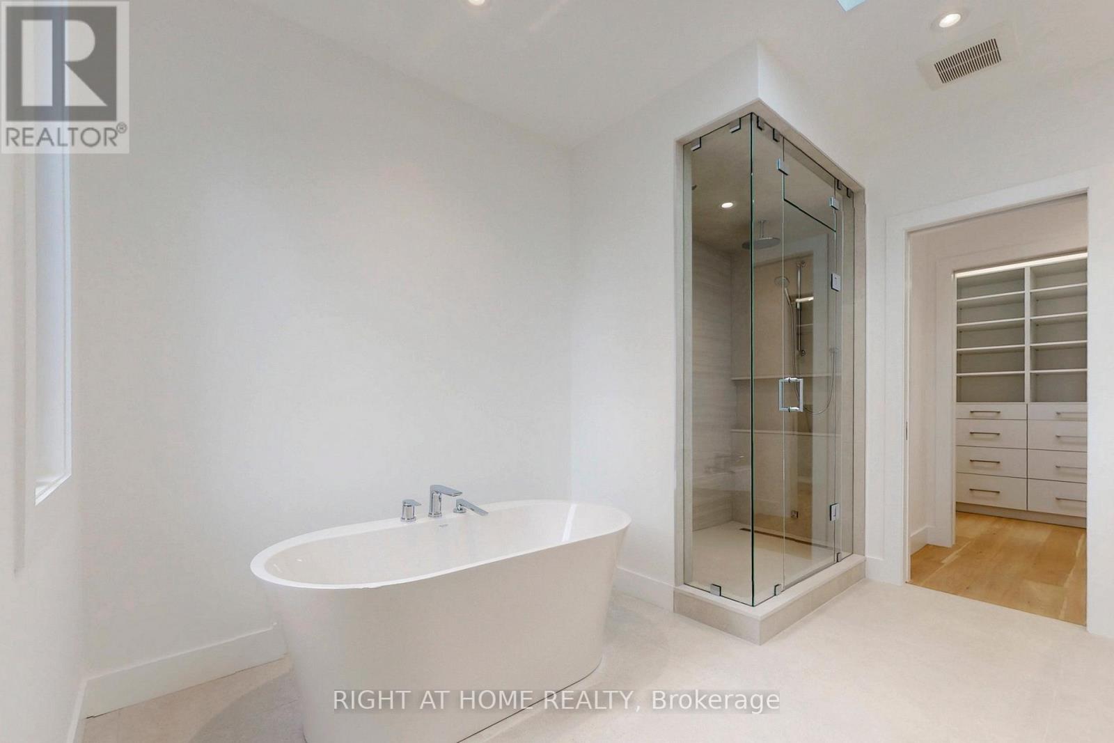 19 Putney Road, Toronto, Ontario  M8W 2K6 - Photo 25 - W12589278