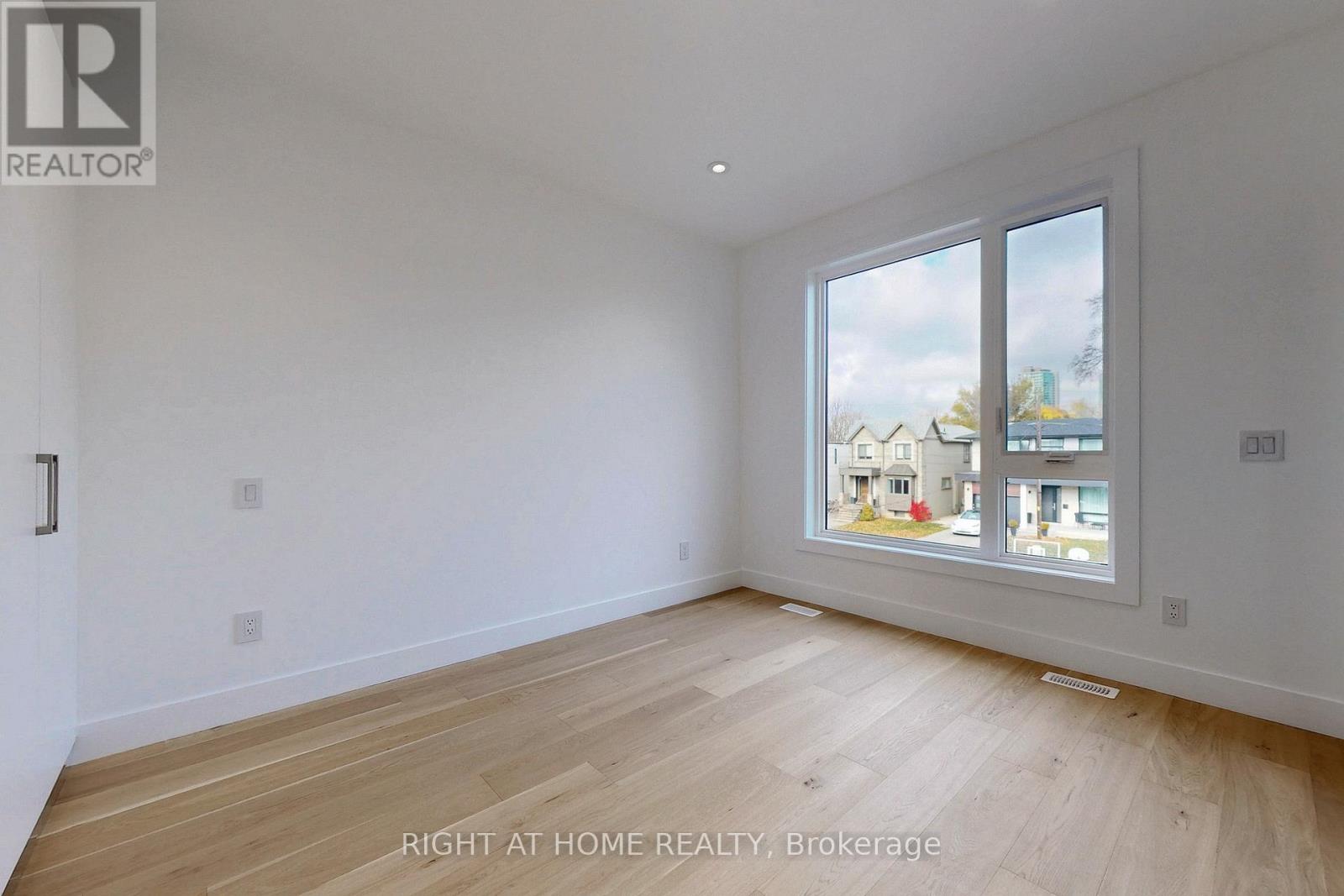 19 Putney Road, Toronto, Ontario  M8W 2K6 - Photo 27 - W12589278