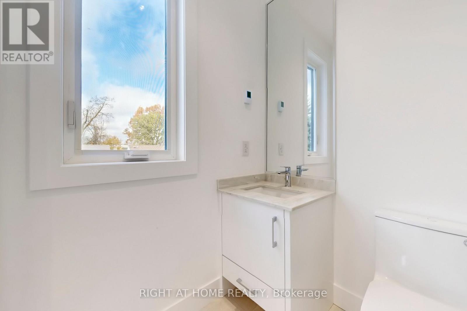 19 Putney Road, Toronto, Ontario  M8W 2K6 - Photo 28 - W12589278