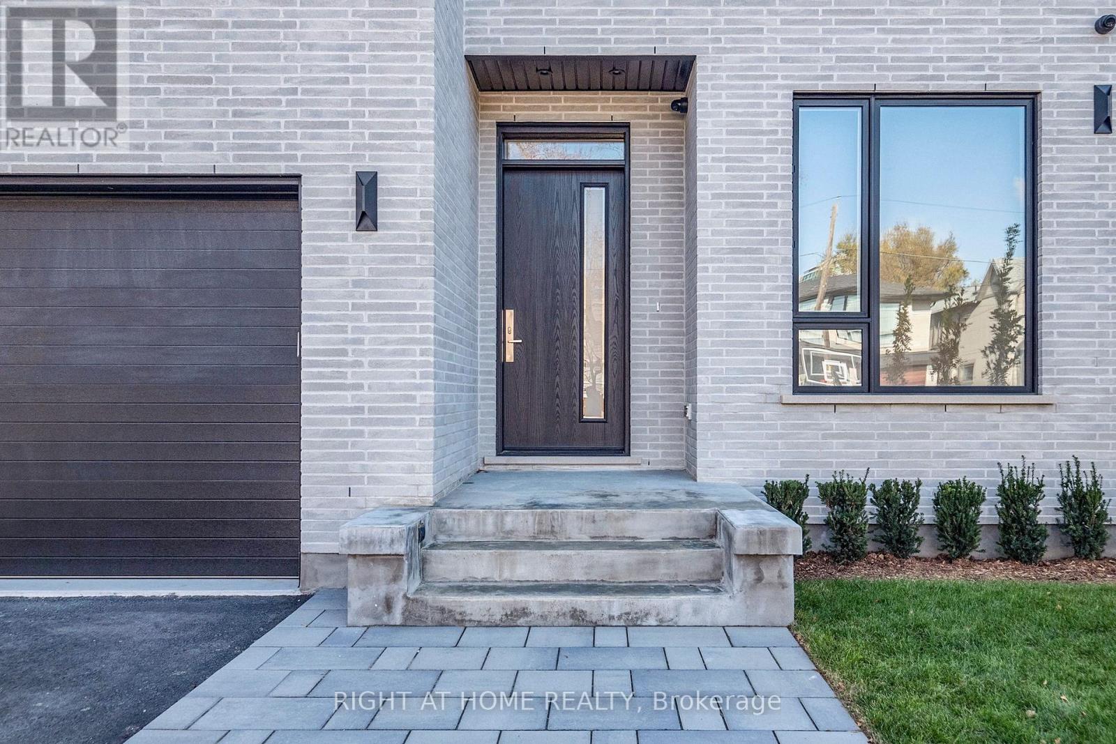 19 Putney Road, Toronto, Ontario  M8W 2K6 - Photo 3 - W12589278