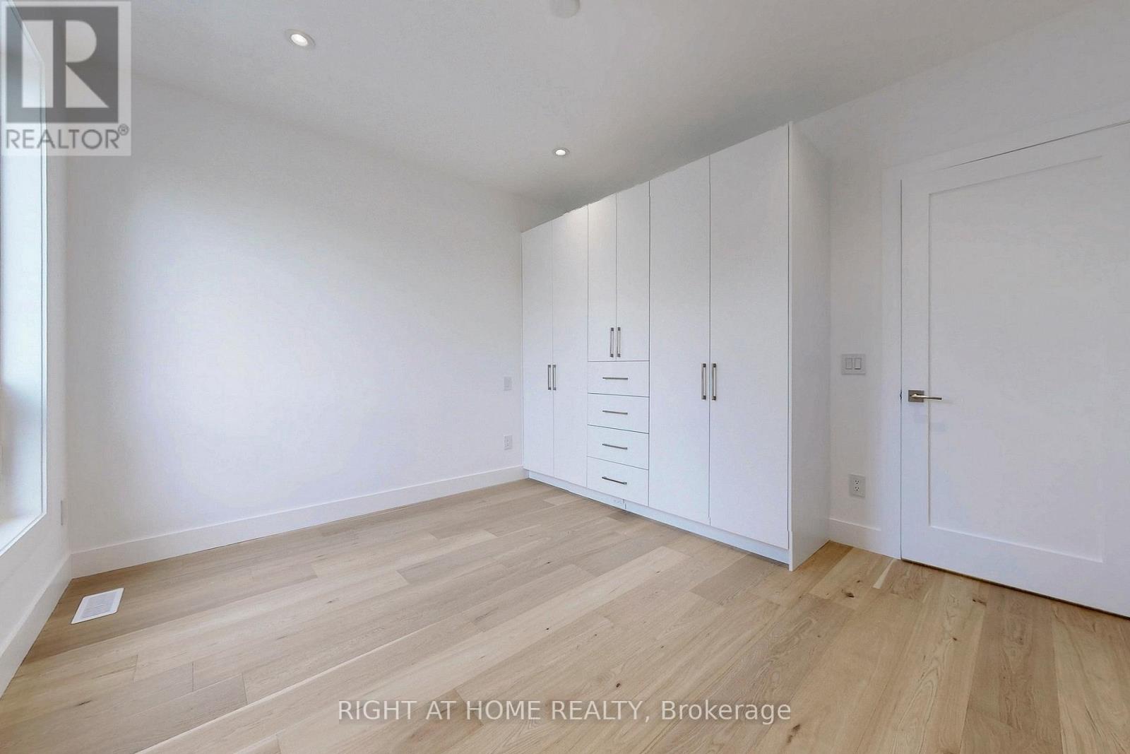 19 Putney Road, Toronto, Ontario  M8W 2K6 - Photo 30 - W12589278