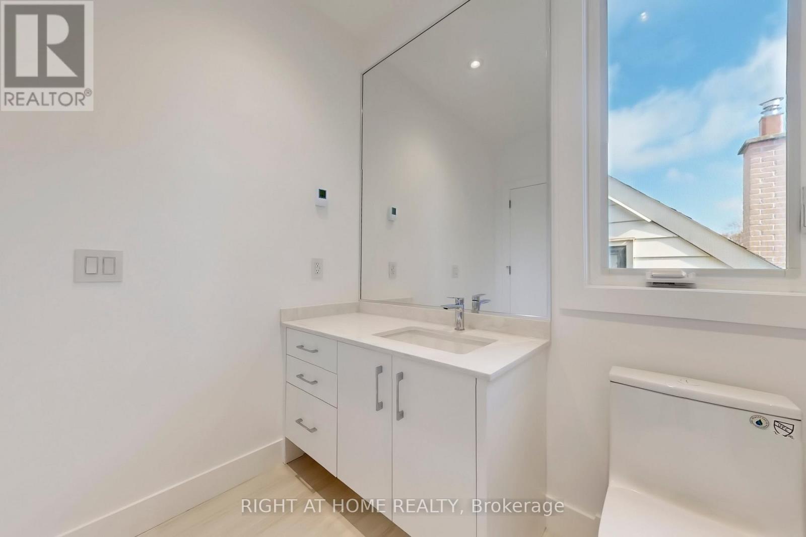 19 Putney Road, Toronto, Ontario  M8W 2K6 - Photo 31 - W12589278