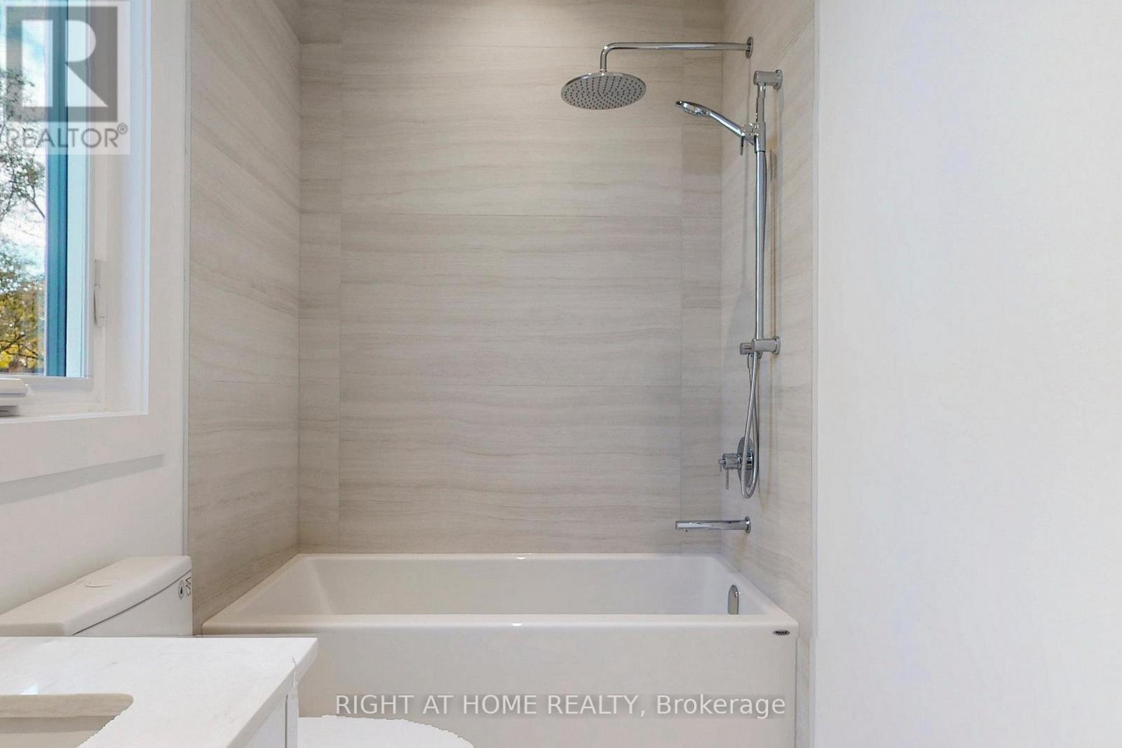 19 Putney Road, Toronto, Ontario  M8W 2K6 - Photo 32 - W12589278