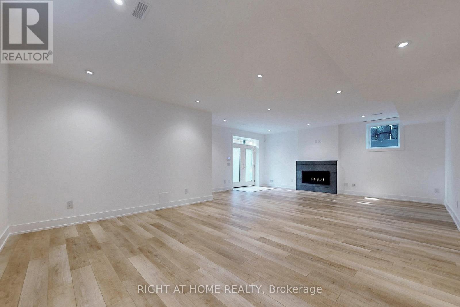 19 Putney Road, Toronto, Ontario  M8W 2K6 - Photo 35 - W12589278