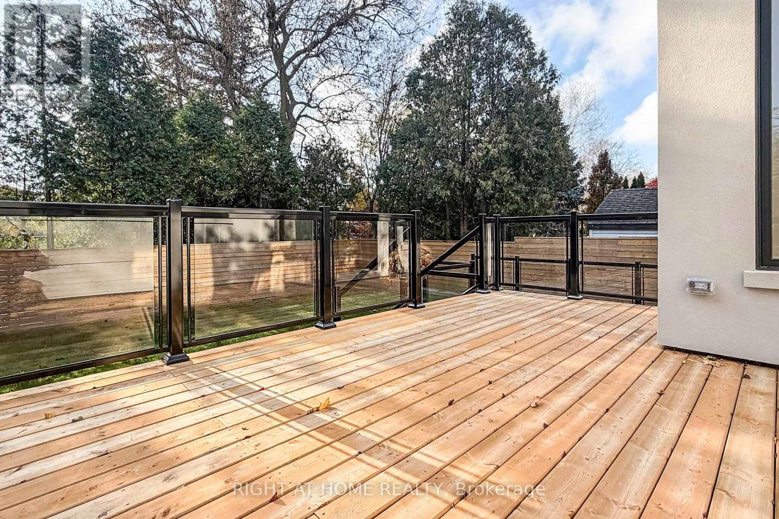 19 Putney Road, Toronto, Ontario  M8W 2K6 - Photo 42 - W12589278