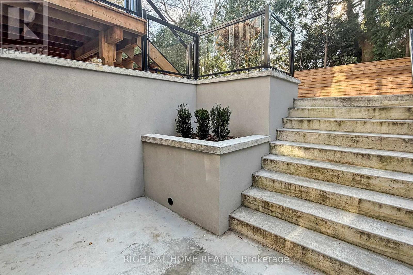 19 Putney Road, Toronto, Ontario  M8W 2K6 - Photo 48 - W12589278