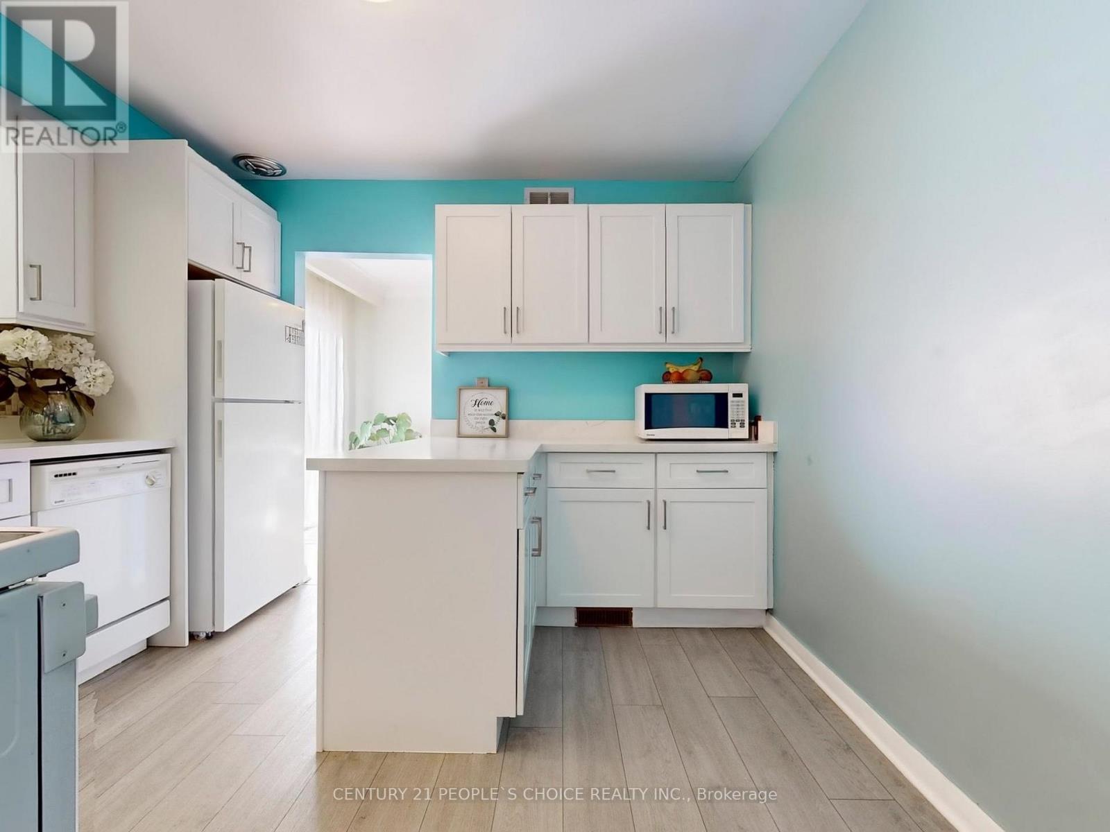 35 Westhumber Boulevard, Toronto, Ontario  M9W 3M5 - Photo 11 - W12591298