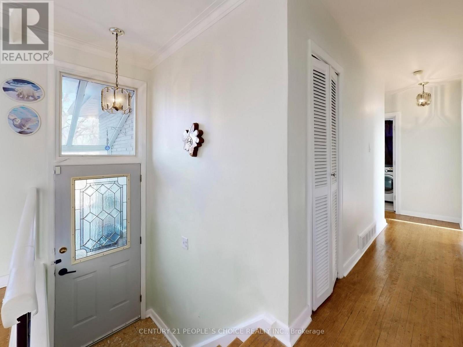 35 Westhumber Boulevard, Toronto, Ontario  M9W 3M5 - Photo 4 - W12591298