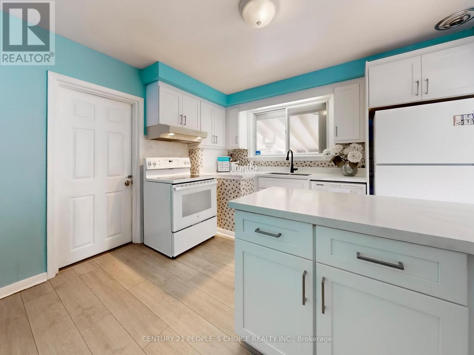 35 Westhumber Boulevard, Toronto, Ontario  M9W 3M5 - Photo 12 - W12591298