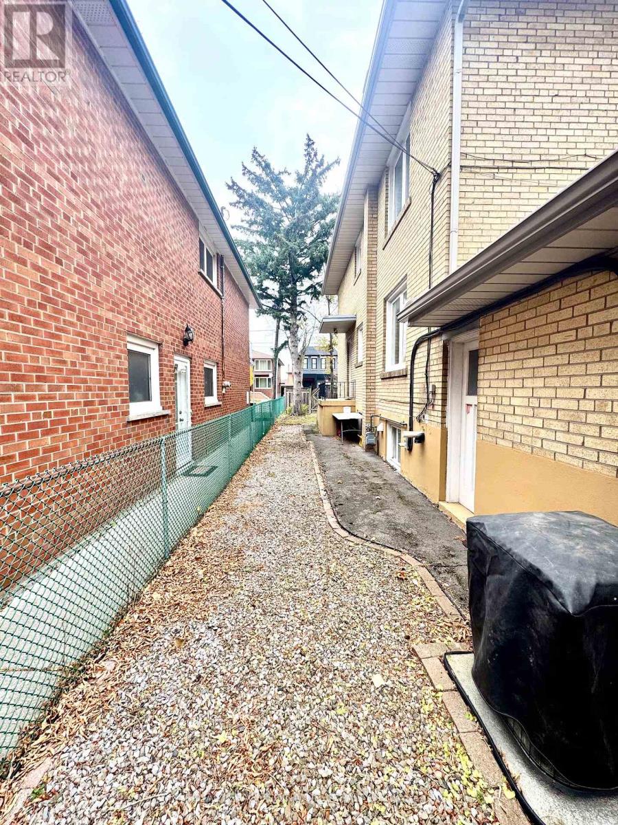 46 Burlingame Road, Toronto, Ontario  M8W 1Y8 - Photo 17 - W12595772