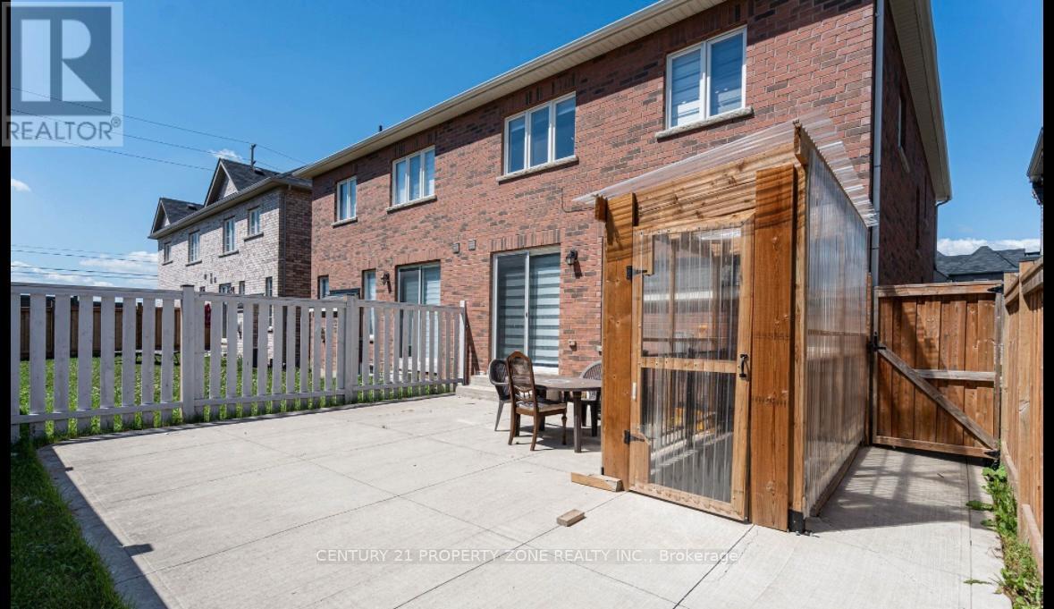 438 Royal West Drive, Brampton, Ontario  L6X 5K1 - Photo 2 - W12595816