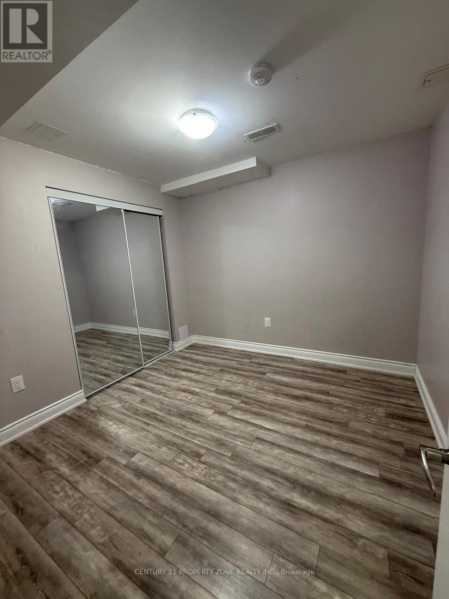 438 Royal West Drive, Brampton, Ontario  L6X 5K1 - Photo 5 - W12595816