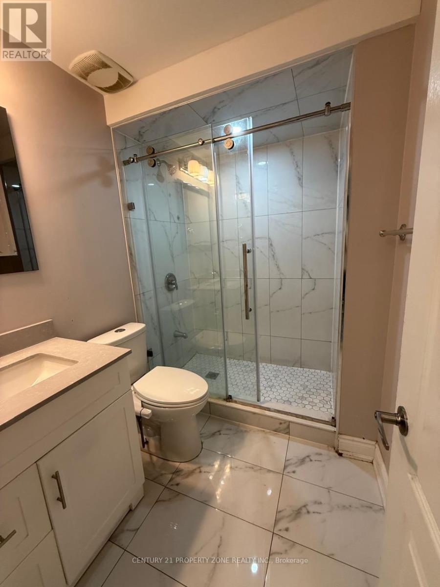 438 Royal West Drive, Brampton, Ontario  L6X 5K1 - Photo 8 - W12595816