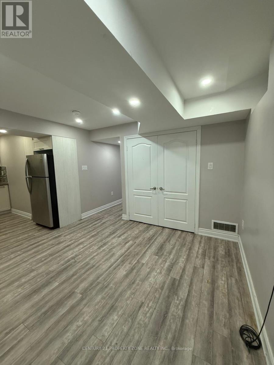 438 Royal West Drive, Brampton, Ontario  L6X 5K1 - Photo 9 - W12595816