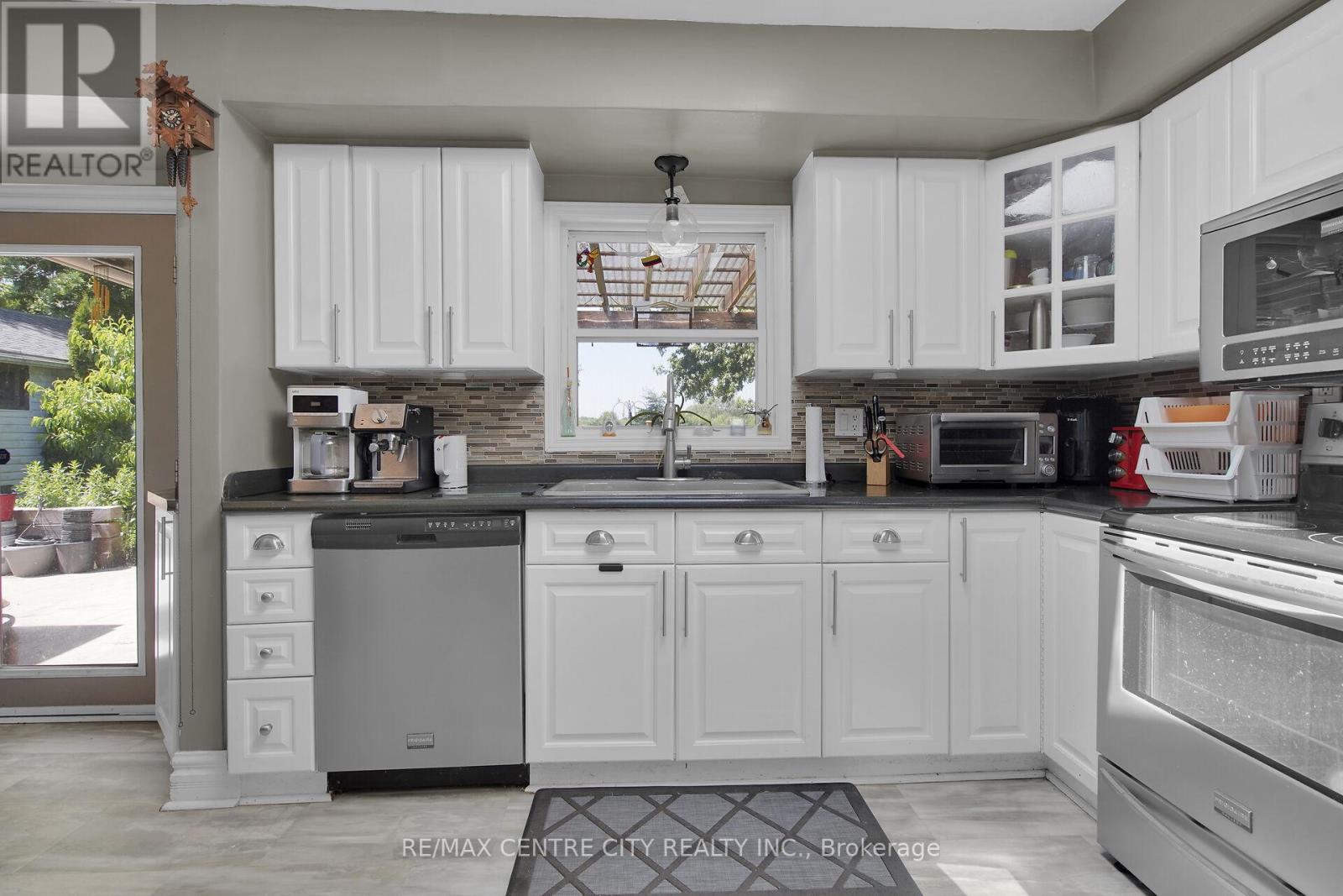 2103 Fanshawe Park Road W, Middlesex Centre, Ontario  N6H 0H6 - Photo 12 - X12595878