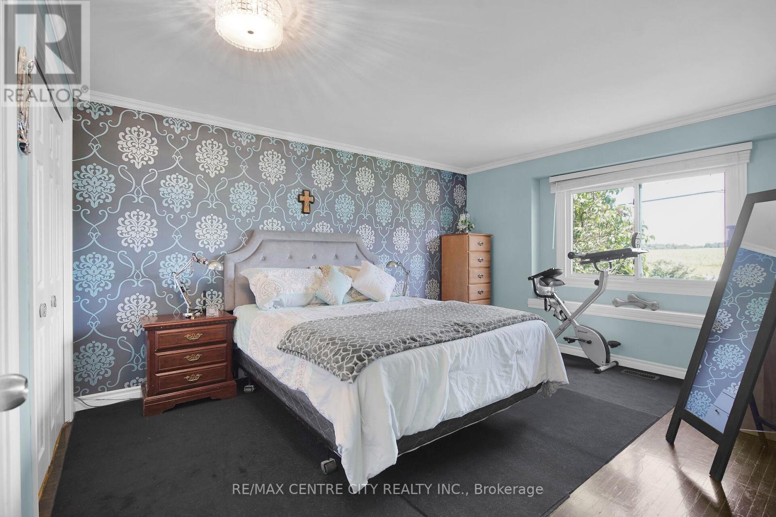 2103 Fanshawe Park Road W, Middlesex Centre, Ontario  N6H 0H6 - Photo 14 - X12595878