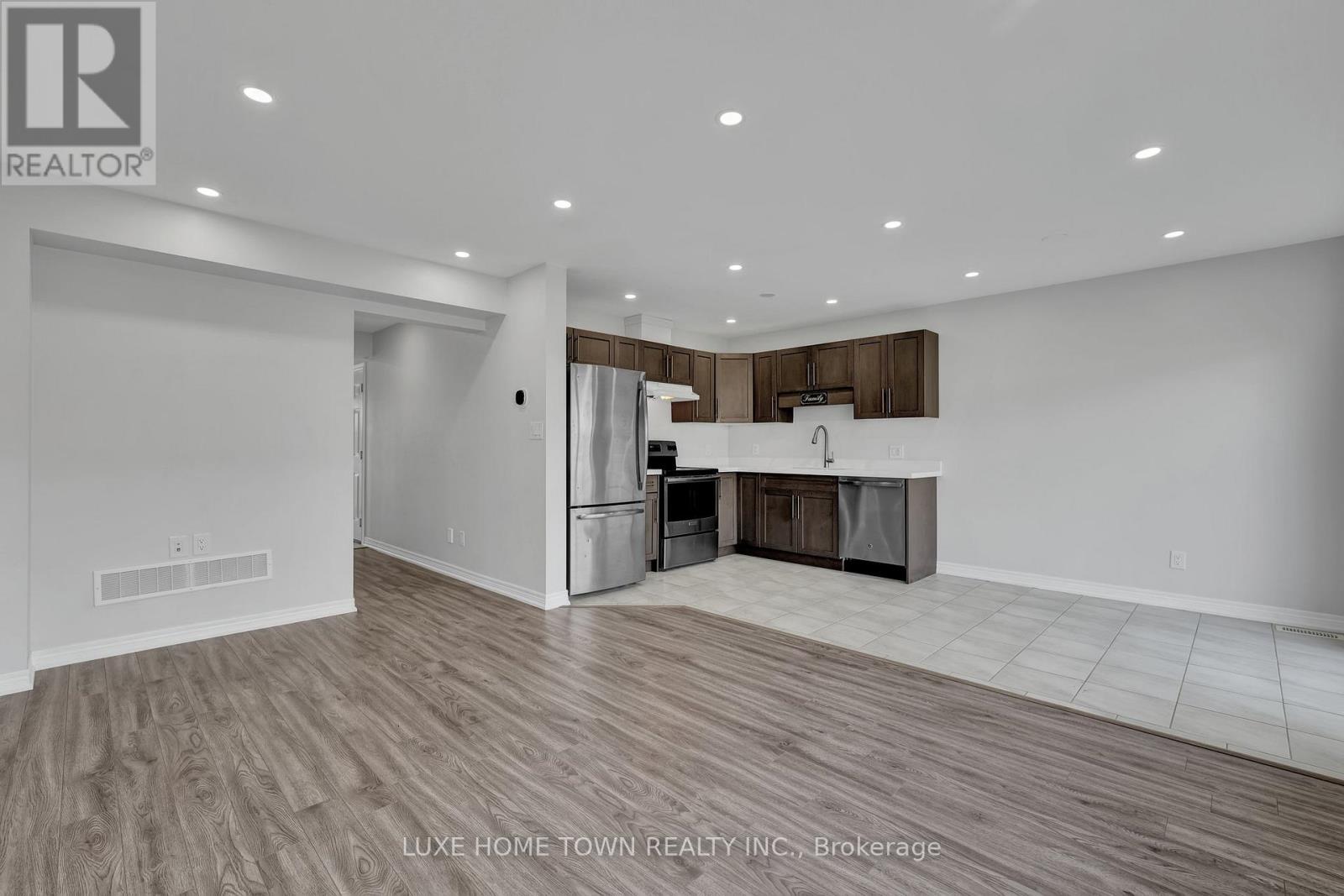 100 Monarch Street, Welland, Ontario  L3C 0G6 - Photo 5 - X12595824