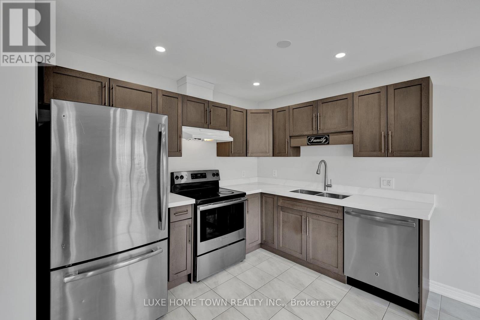 100 Monarch Street, Welland, Ontario  L3C 0G6 - Photo 8 - X12595824