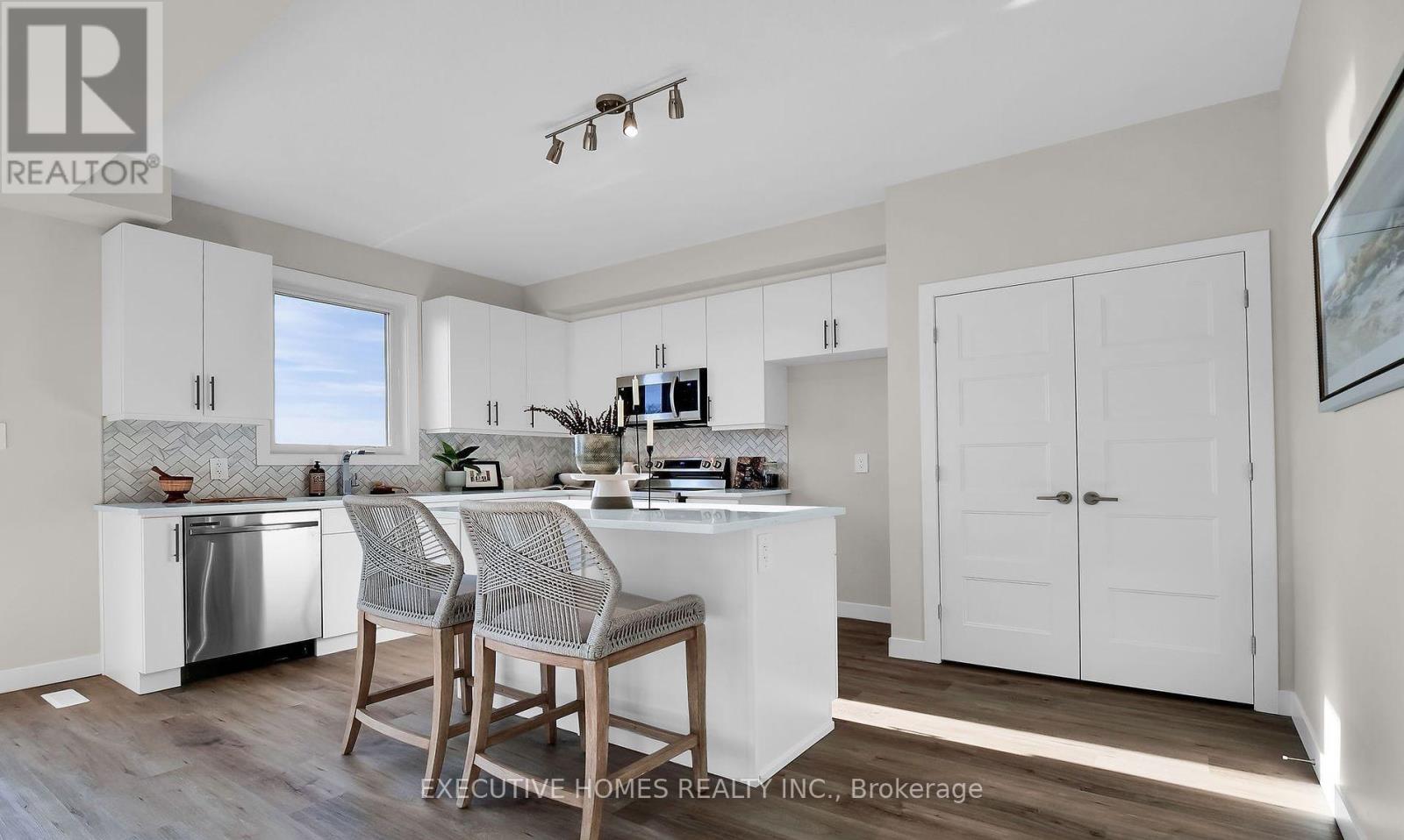 6937 Royal Magnolia Avenue, London South, Ontario  N6P 1H5 - Photo 12 - X12595836