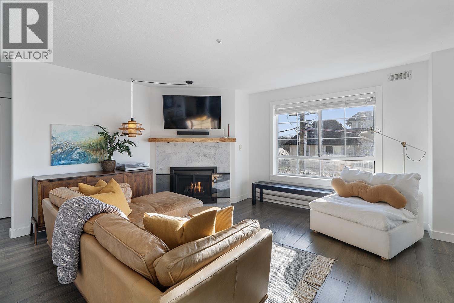 305 1950 E 11 Avenue, Vancouver, British Columbia  V5N 1Z2 - Photo 1 - R3071599