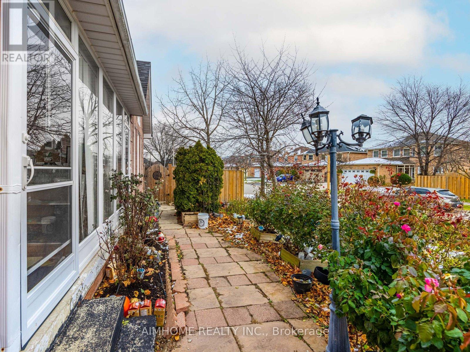 5733 River Grove Avenue, Mississauga, Ontario  L5M 4R3 - Photo 17 - W12570500