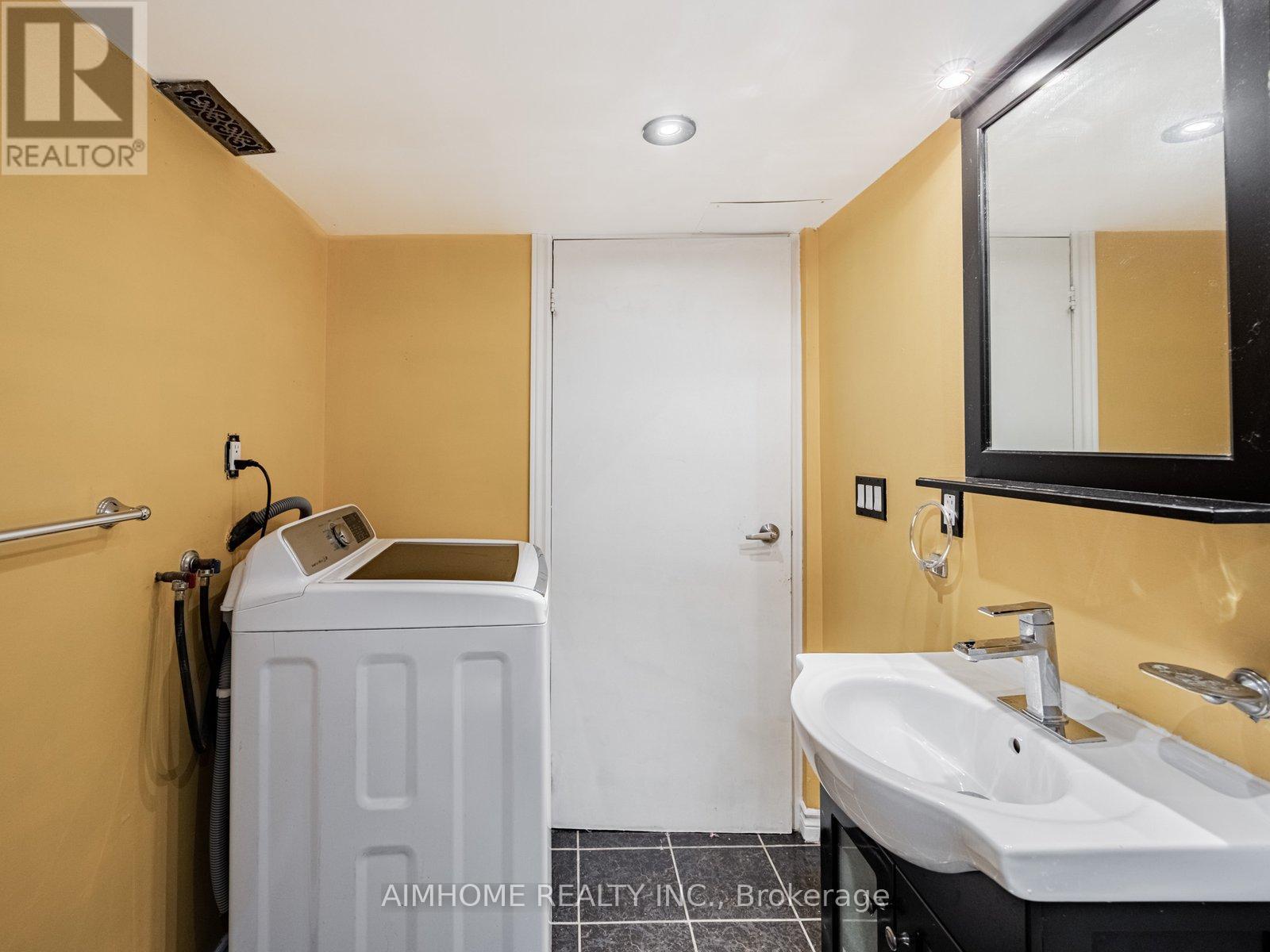 5733 River Grove Avenue, Mississauga, Ontario  L5M 4R3 - Photo 14 - W12570500