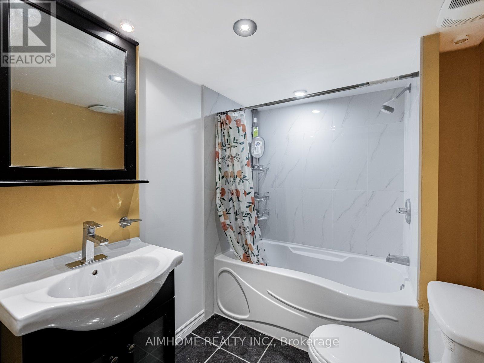 5733 River Grove Avenue, Mississauga, Ontario  L5M 4R3 - Photo 13 - W12570500