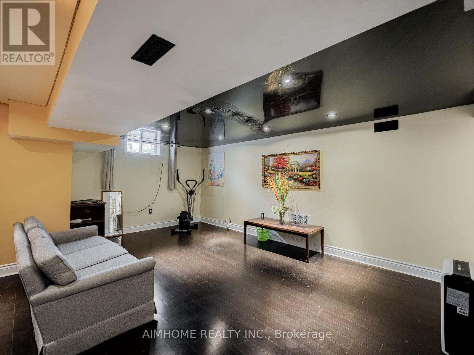 5733 River Grove Avenue, Mississauga, Ontario  L5M 4R3 - Photo 2 - W12570500