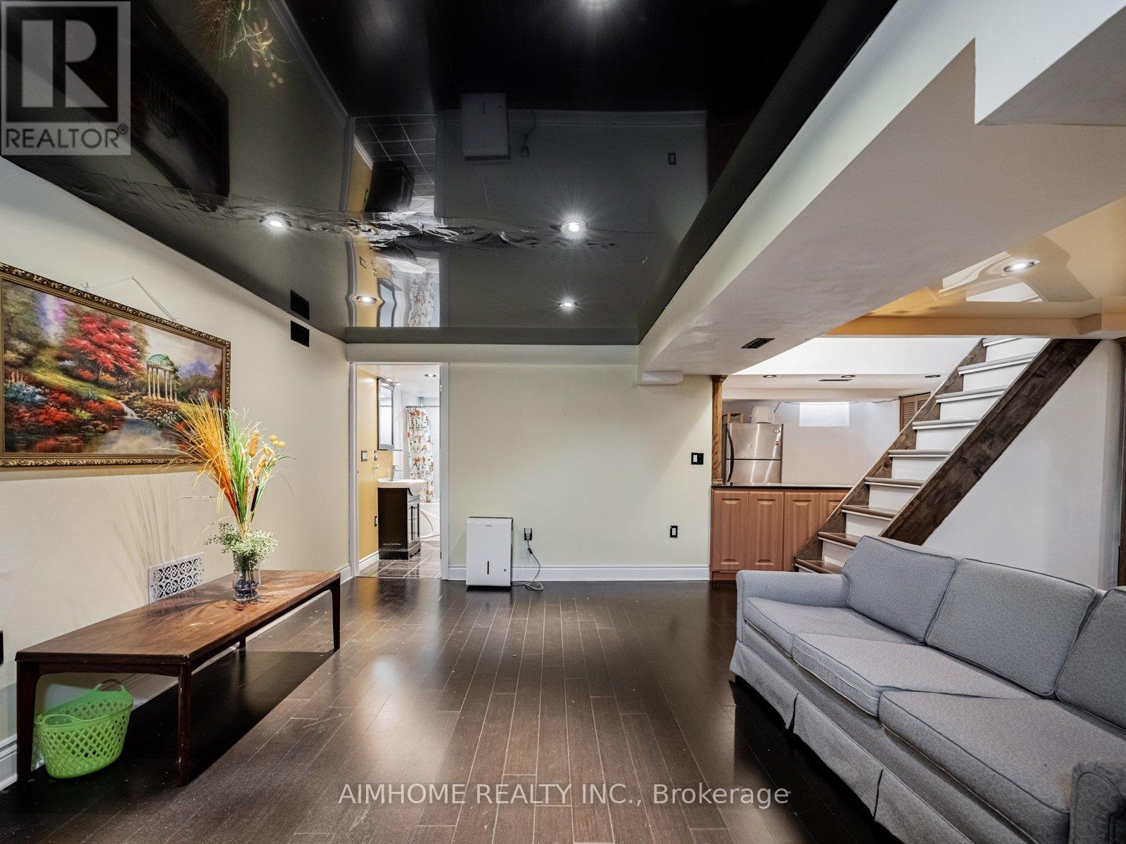 5733 River Grove Avenue, Mississauga, Ontario  L5M 4R3 - Photo 4 - W12570500