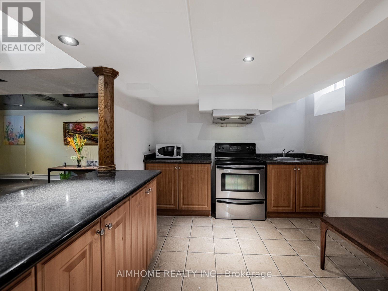 5733 River Grove Avenue, Mississauga, Ontario  L5M 4R3 - Photo 7 - W12570500