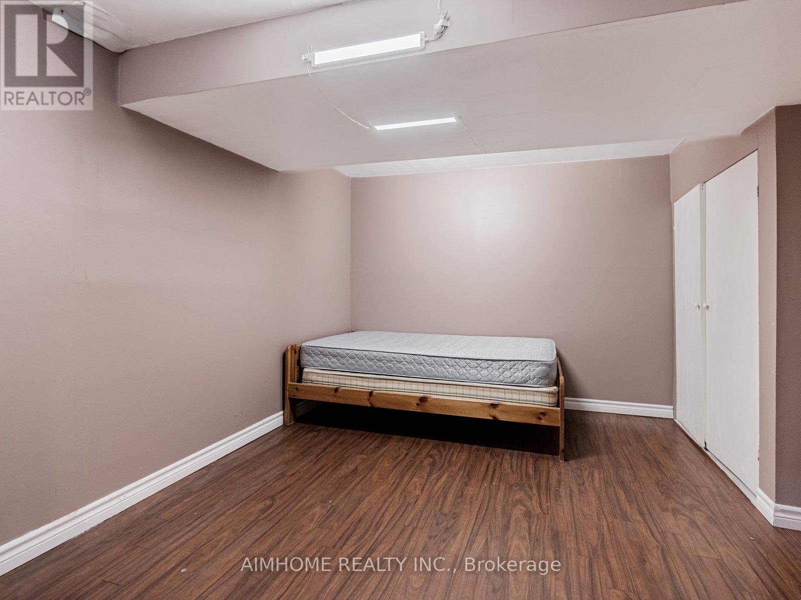 5733 River Grove Avenue, Mississauga, Ontario  L5M 4R3 - Photo 9 - W12570500