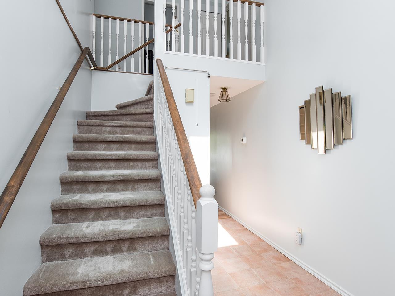 15773 97a Avenue, Surrey, British Columbia  V4N 2V1 - Photo 4 - R3069270