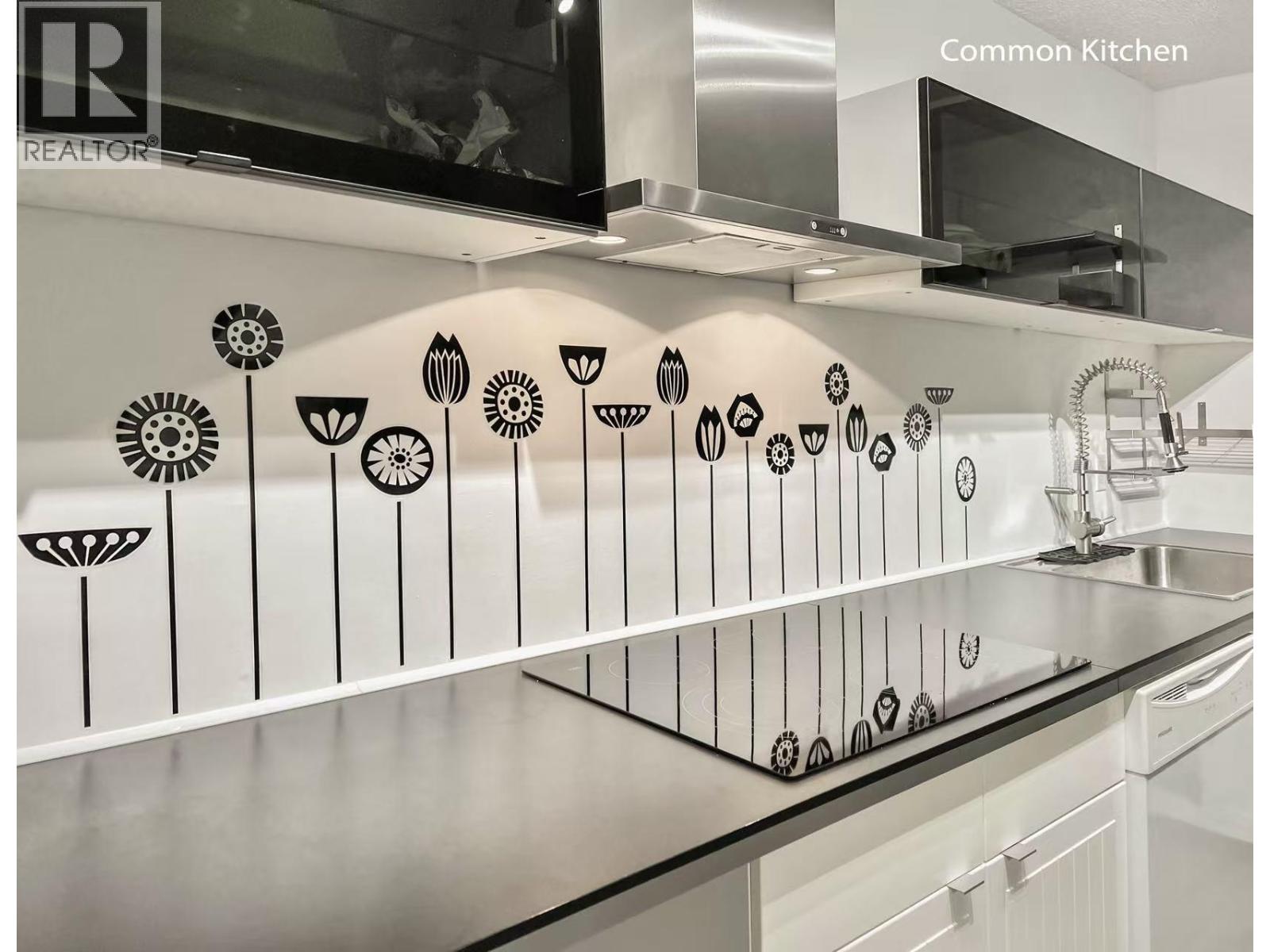 104 5340 Hastings Street, Burnaby, British Columbia  V5B 1R1 - Photo 1 - R3071149