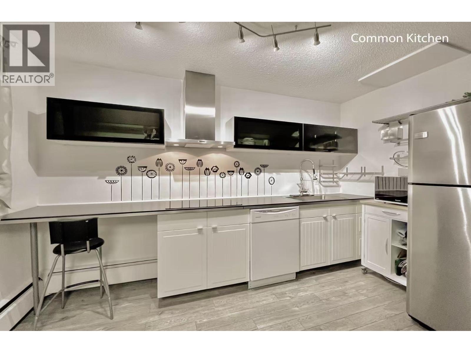 104 5340 Hastings Street, Burnaby, British Columbia  V5B 1R1 - Photo 2 - R3071149