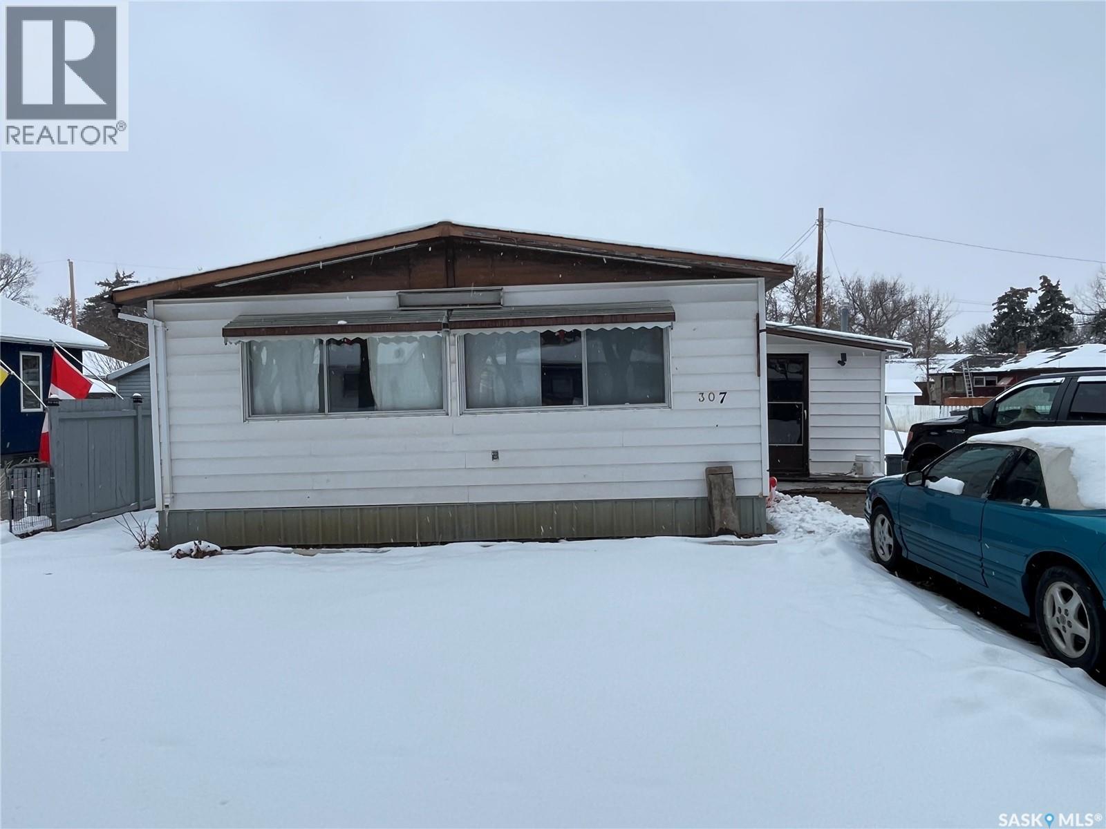 307 Aspen STREET, Maple Creek, Saskatchewan