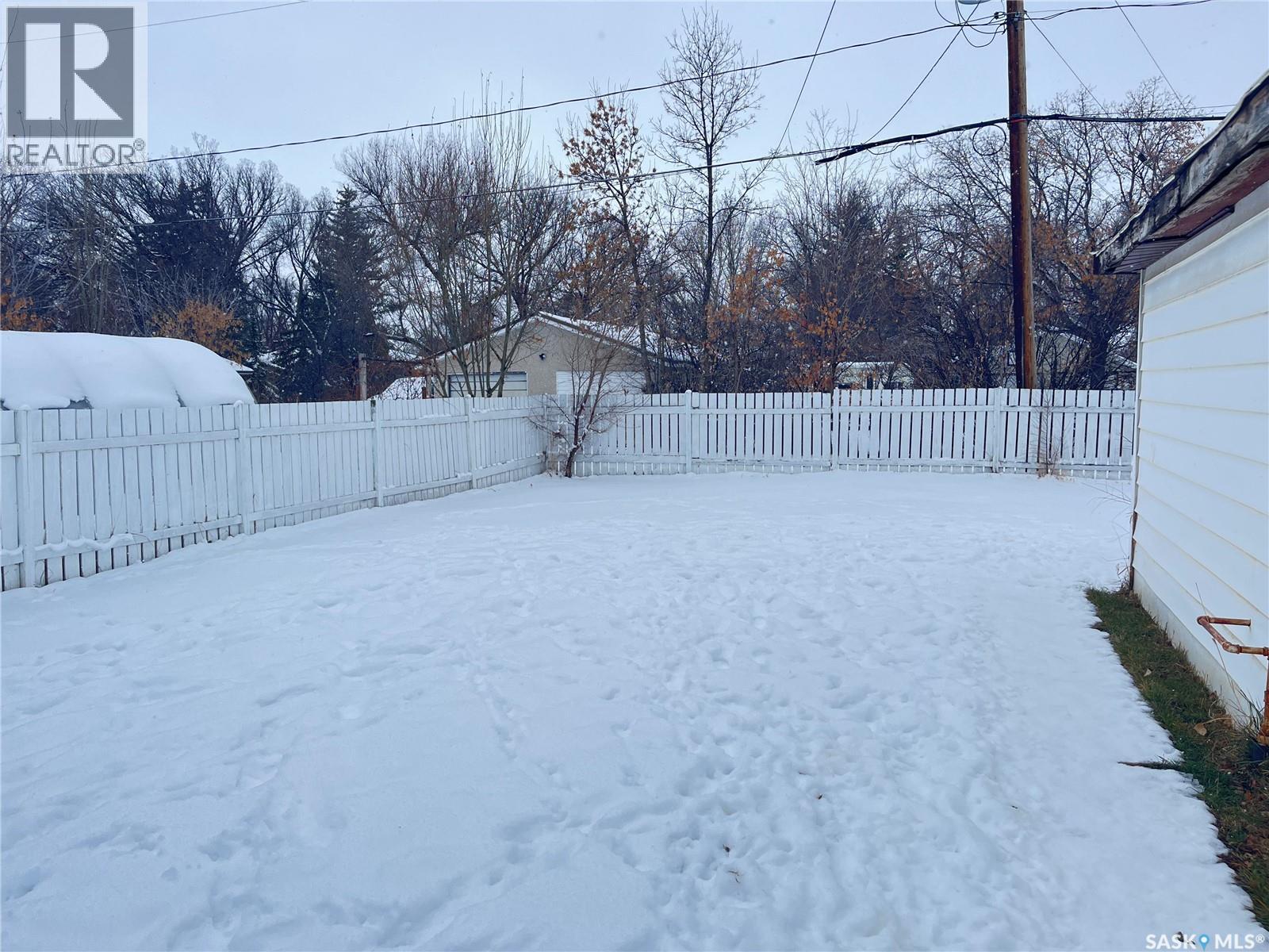 307 Aspen Street, Maple Creek, Saskatchewan  S0N 1N0 - Photo 2 - SK025112