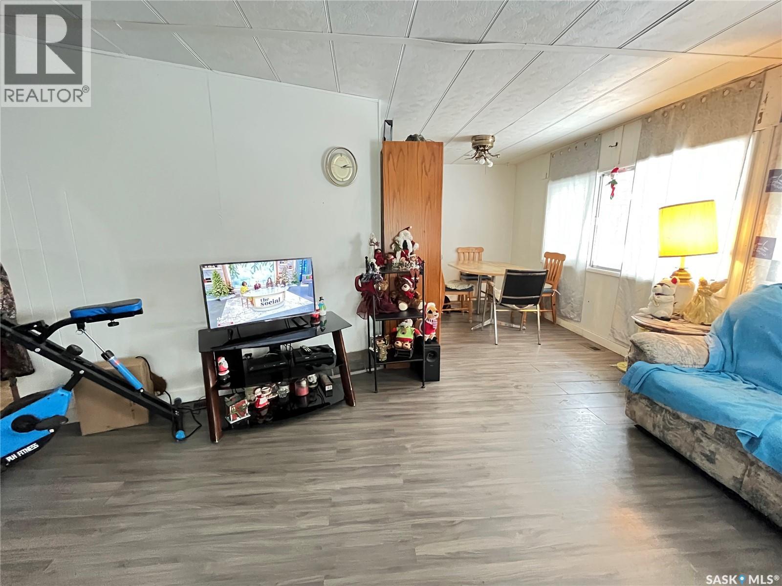 307 Aspen Street, Maple Creek, Saskatchewan  S0N 1N0 - Photo 25 - SK025112