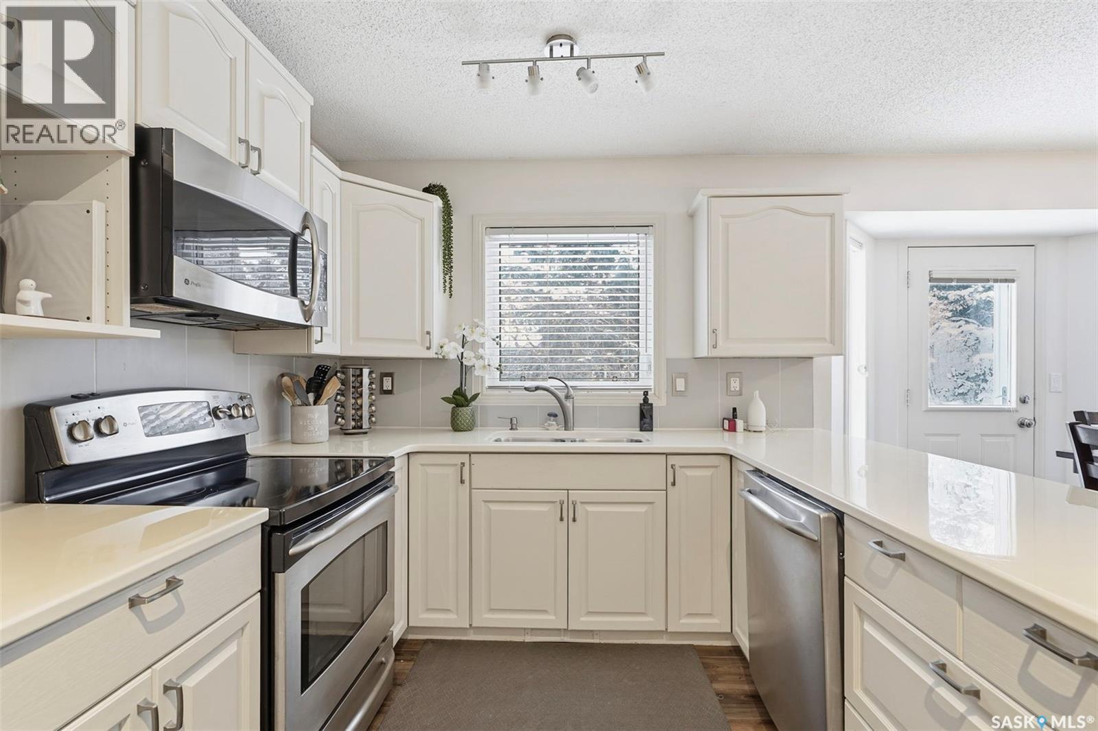 935 Emmeline Terrace, Saskatoon, Saskatchewan  S7J 5G7 - Photo 12 - SK025070