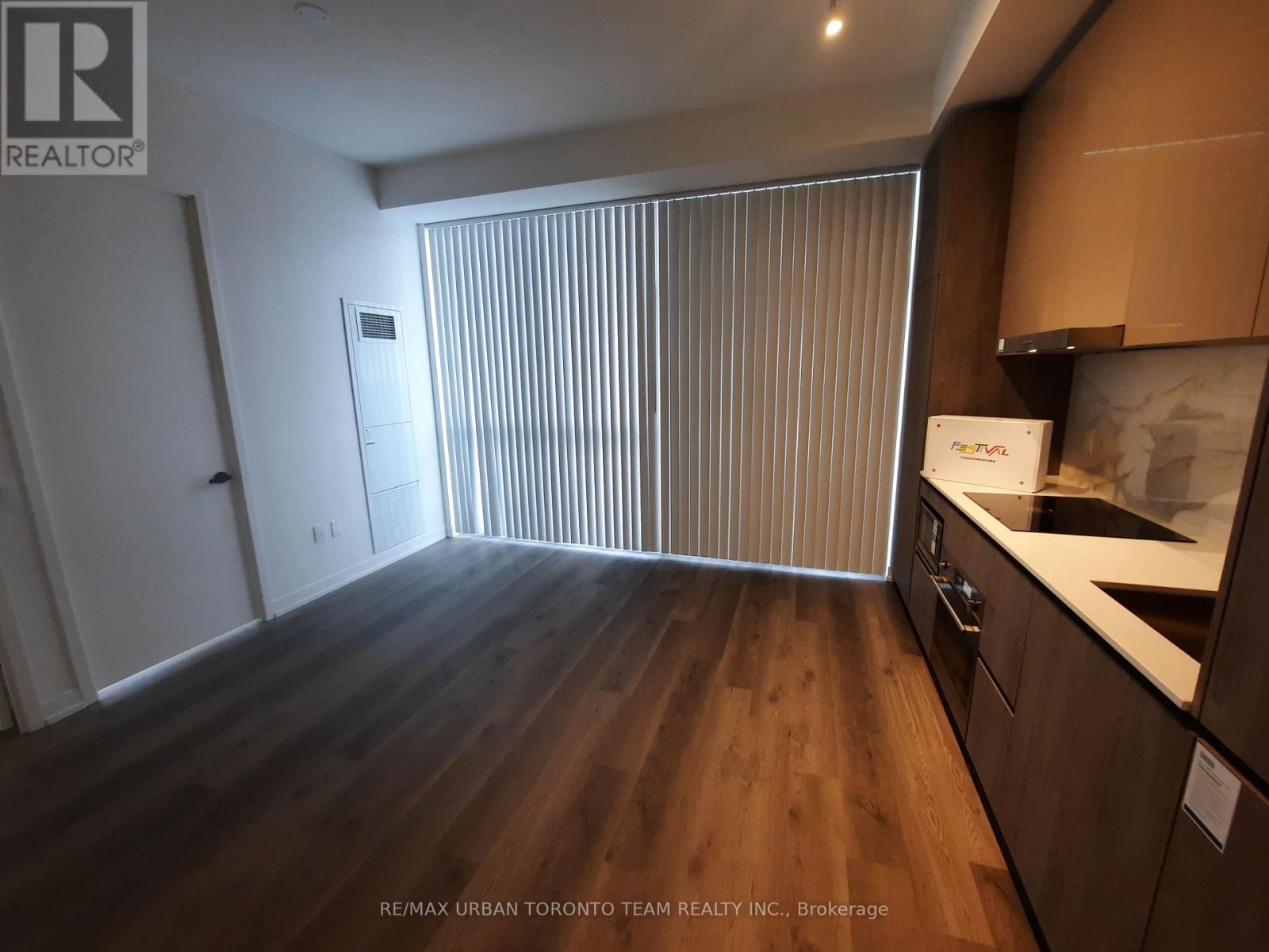 3606 - 8 Interchange Way, Vaughan, Ontario  L4K 5Z7 - Photo 3 - N12595894