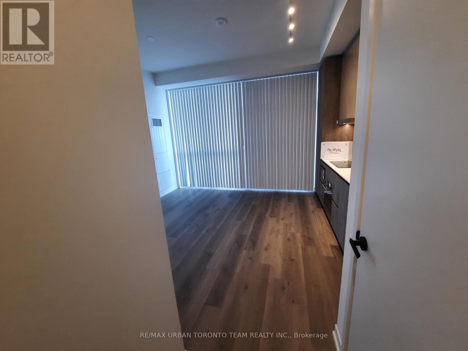 3606 - 8 Interchange Way, Vaughan, Ontario  L4K 5Z7 - Photo 9 - N12595894