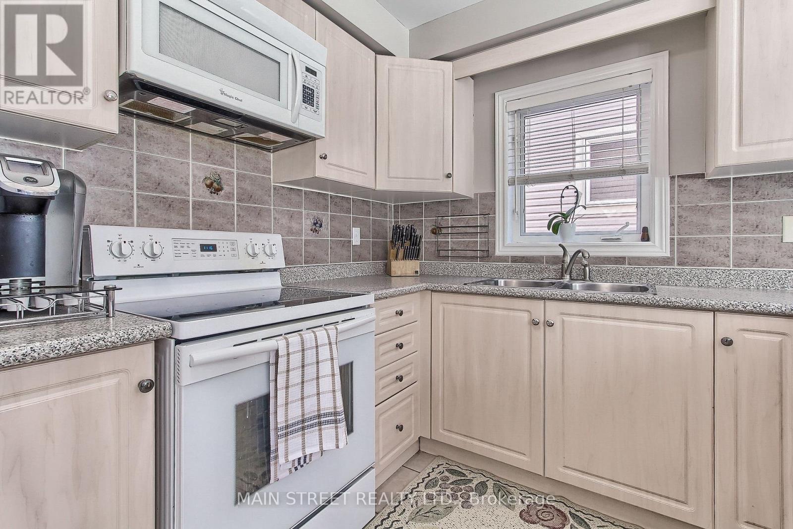 46 Silverstone Crescent, Georgina, Ontario  L4P 4A4 - Photo 17 - N12595924