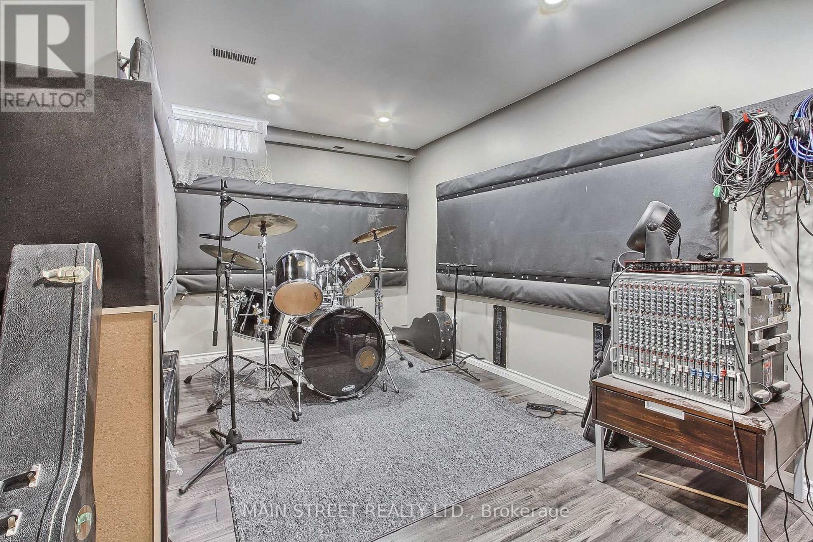 46 Silverstone Crescent, Georgina, Ontario  L4P 4A4 - Photo 44 - N12595924