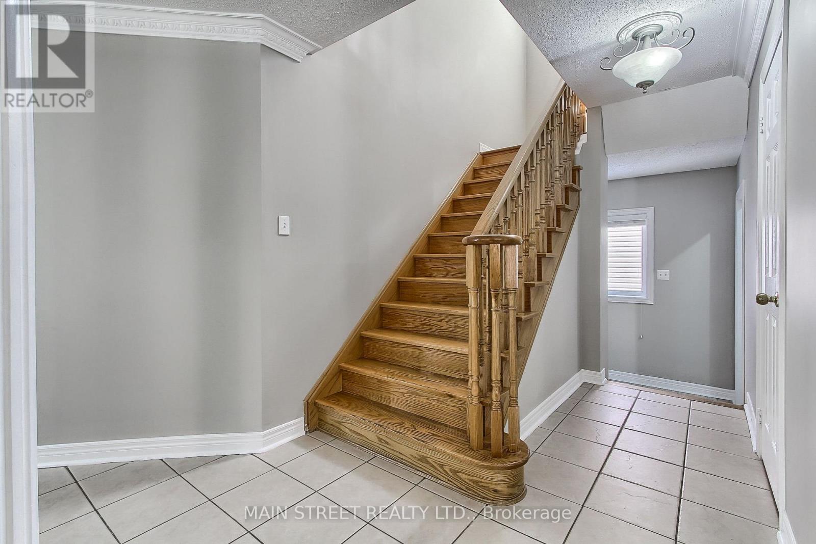 46 Silverstone Crescent, Georgina, Ontario  L4P 4A4 - Photo 7 - N12595924