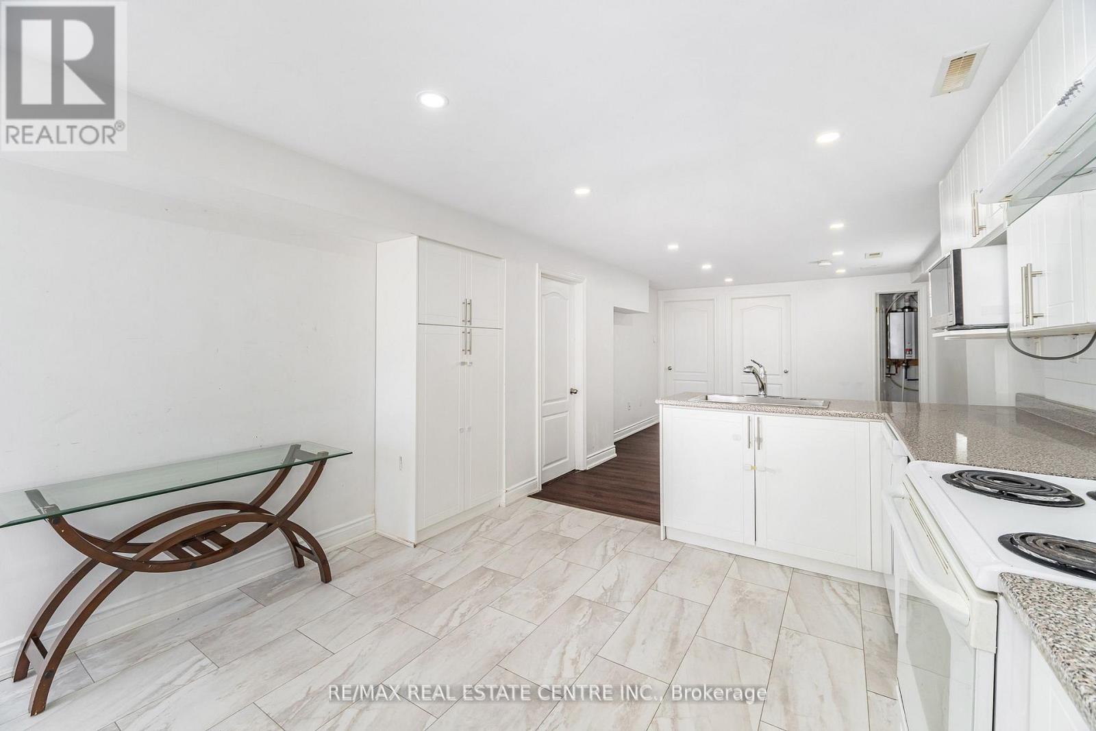 2 - 32 Mount Pleasant Drive, Brampton, Ontario  L6Z 1K2 - Photo 10 - W12595848