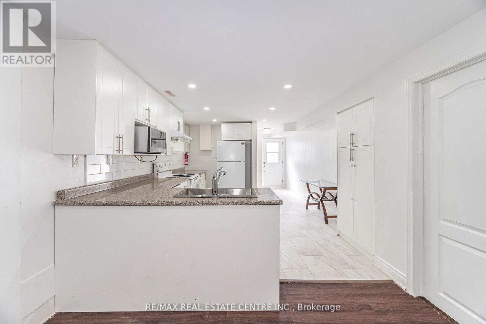 2 - 32 Mount Pleasant Drive, Brampton, Ontario  L6Z 1K2 - Photo 11 - W12595848