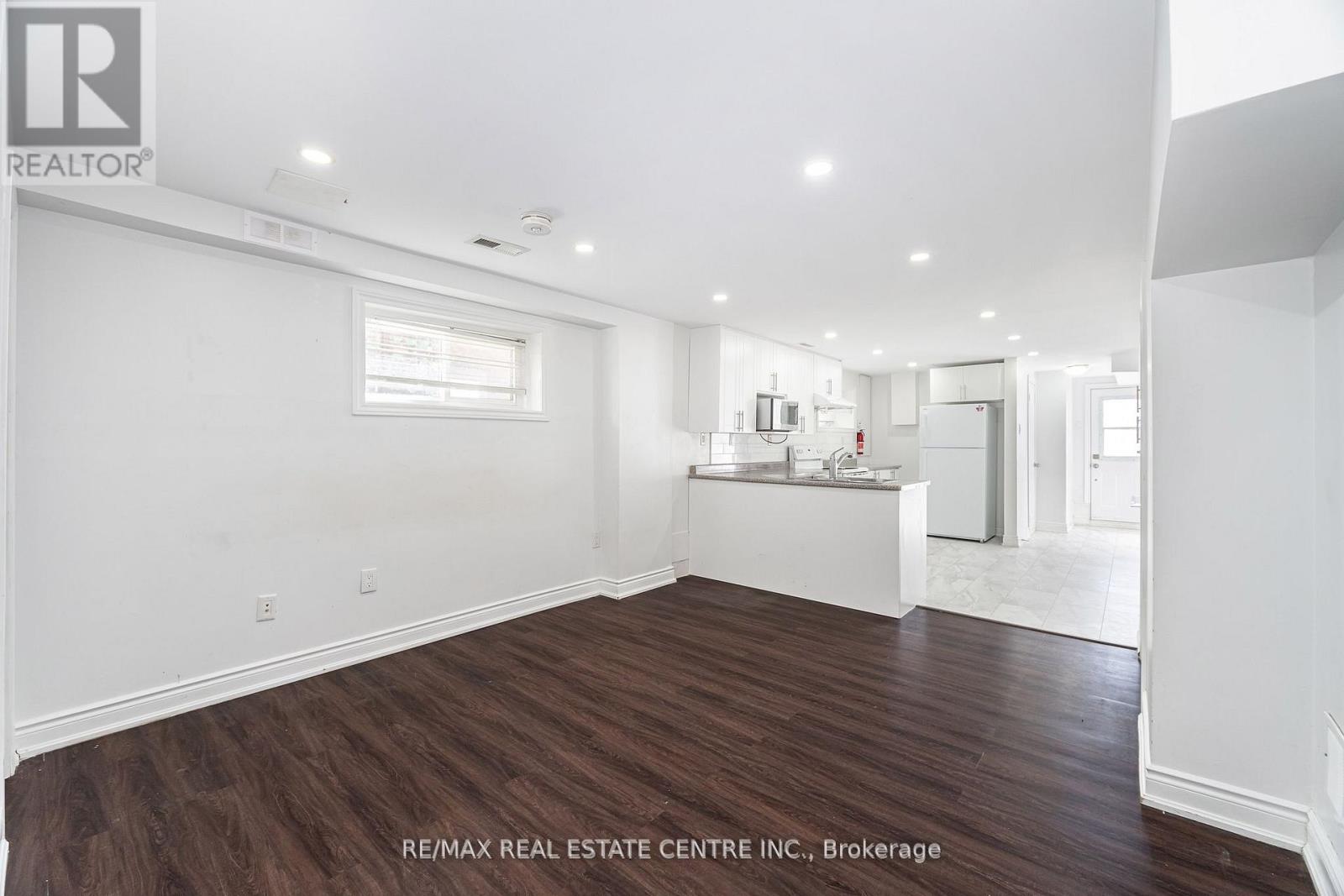 2 - 32 Mount Pleasant Drive, Brampton, Ontario  L6Z 1K2 - Photo 13 - W12595848