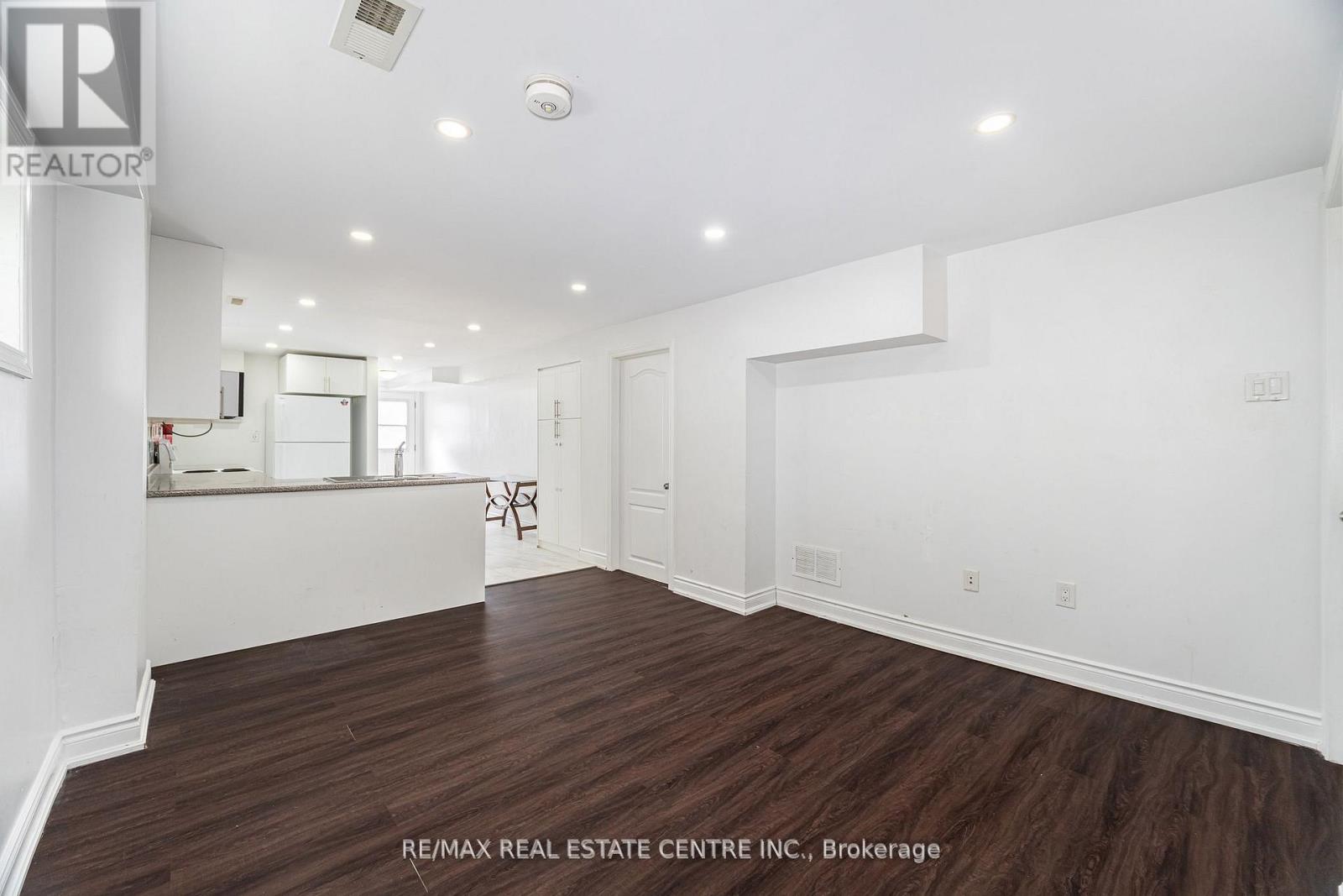 2 - 32 Mount Pleasant Drive, Brampton, Ontario  L6Z 1K2 - Photo 14 - W12595848